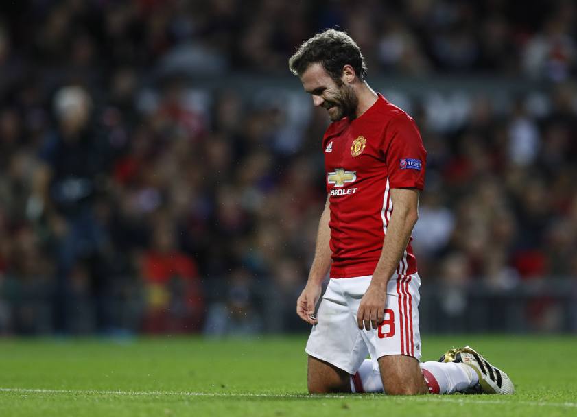 La delusione di Juan Mata dopo un&#39;occasione mancata. Reuters